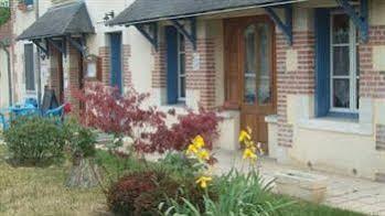 Auberge Les Muriers La Ferté-Hauterive Екстериор снимка