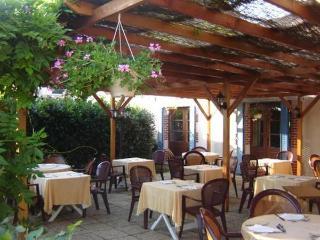 Auberge Les Muriers La Ferté-Hauterive Екстериор снимка