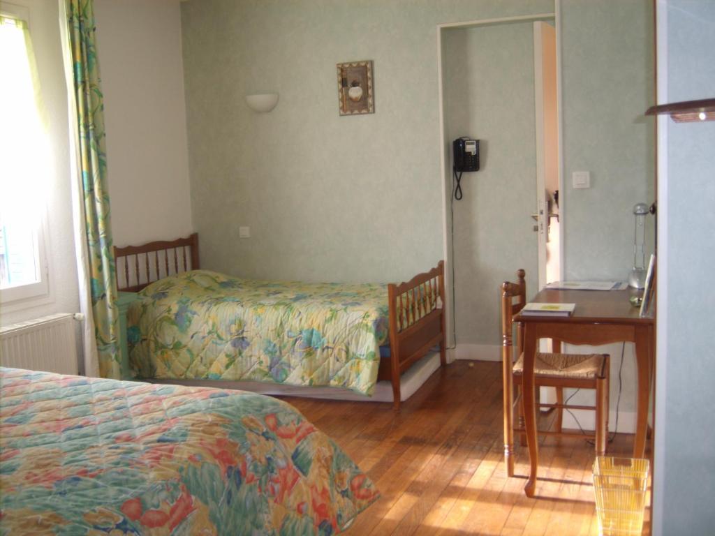 Auberge Les Muriers La Ferté-Hauterive Стая снимка