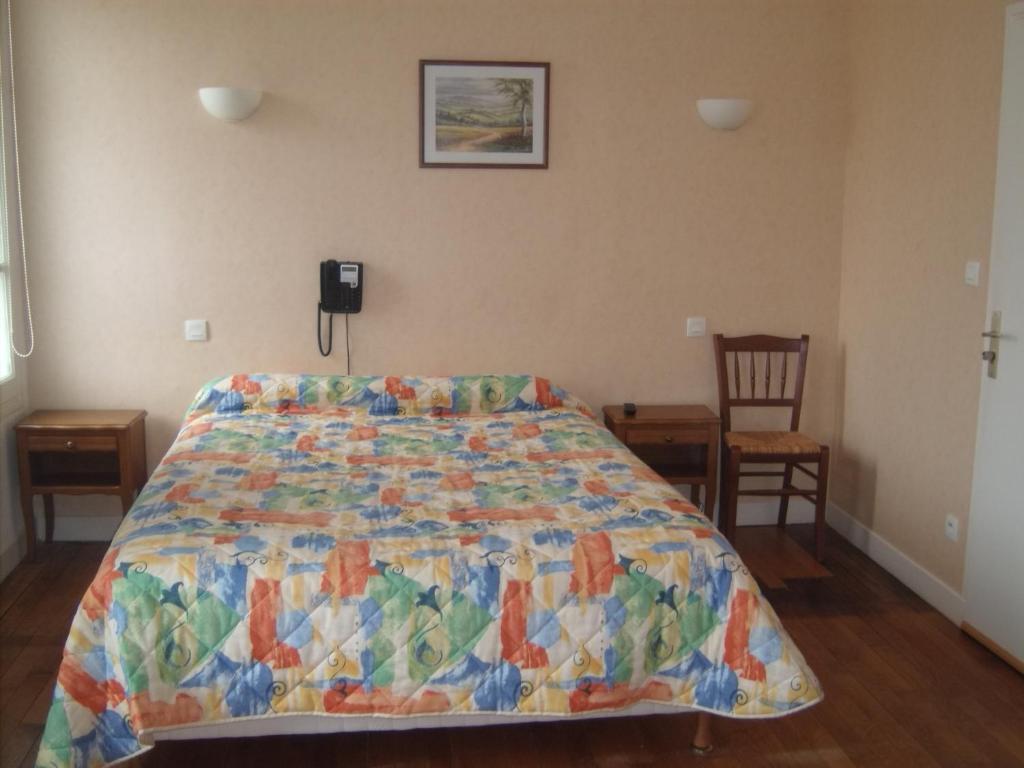 Auberge Les Muriers La Ferté-Hauterive Стая снимка