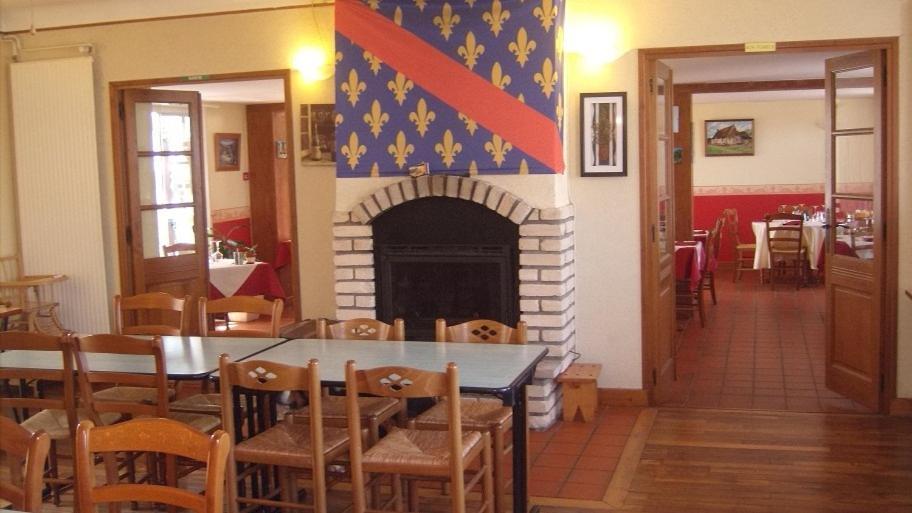 Auberge Les Muriers La Ferté-Hauterive Екстериор снимка