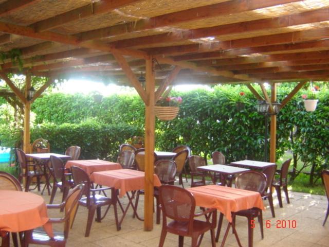 Auberge Les Muriers La Ferté-Hauterive Екстериор снимка