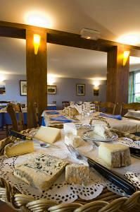 Auberge Les Muriers La Ferté-Hauterive Екстериор снимка