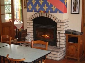 Auberge Les Muriers La Ferté-Hauterive Екстериор снимка